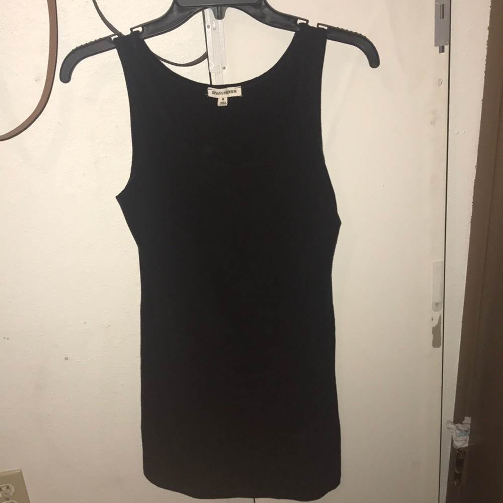 black skin-tight dress